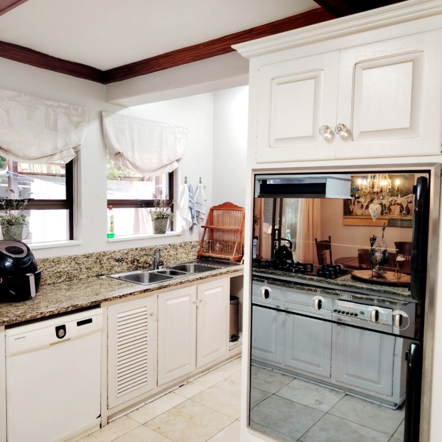 5 Bedroom Property for Sale in Beacon Bay Eastern Cape